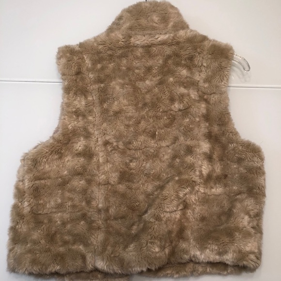 TAN FAUX FUR VEST- BARELY WORN - Picture 4 of 4